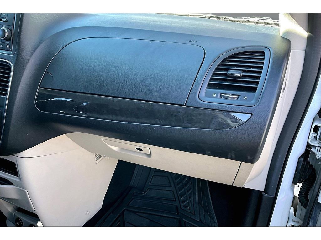 Used 2018 Dodge Grand Caravan w/ UConnect Hands-Free Group image 16