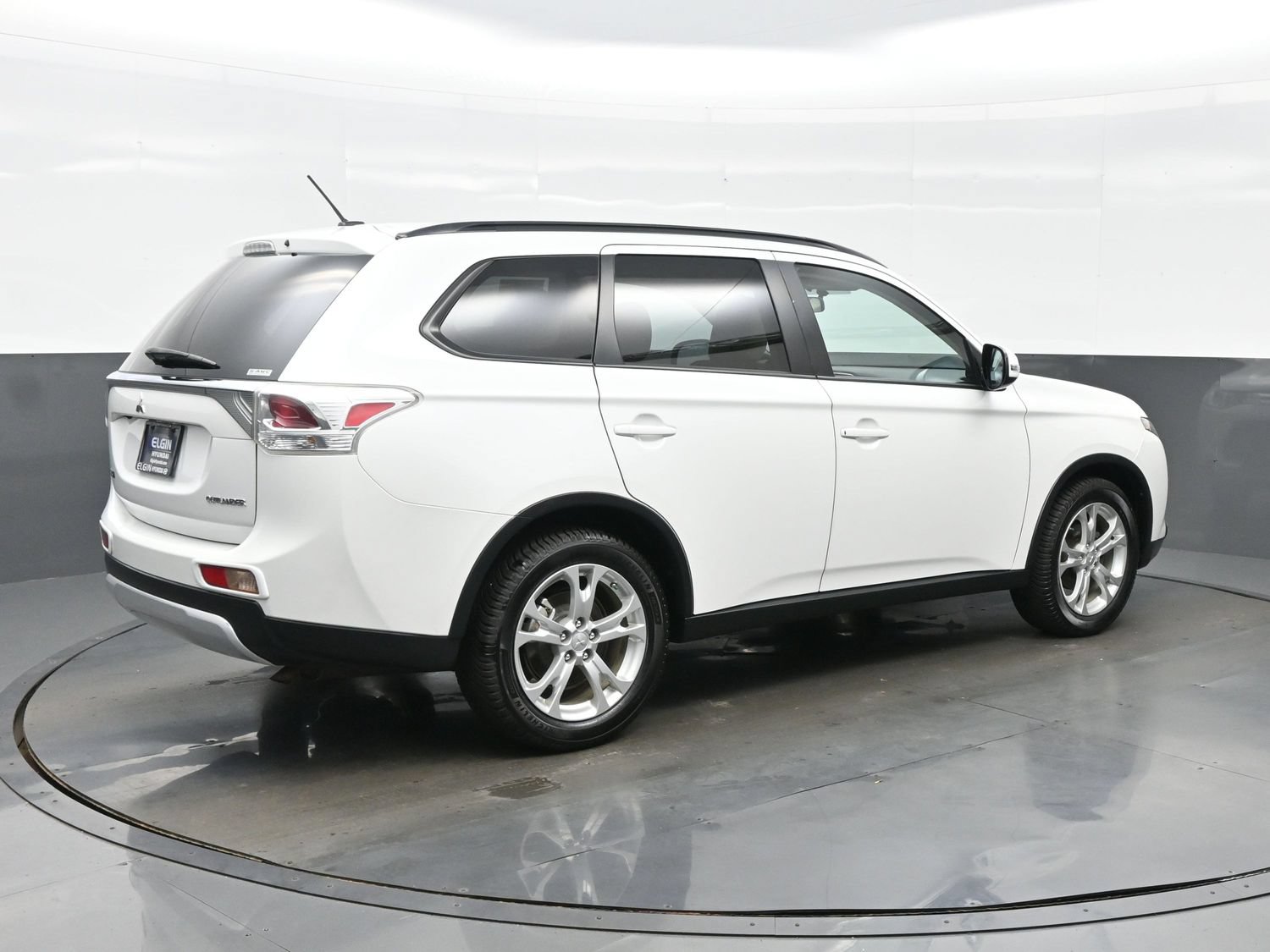 Used 2015 Mitsubishi Outlander SE AWD/4WD image 6