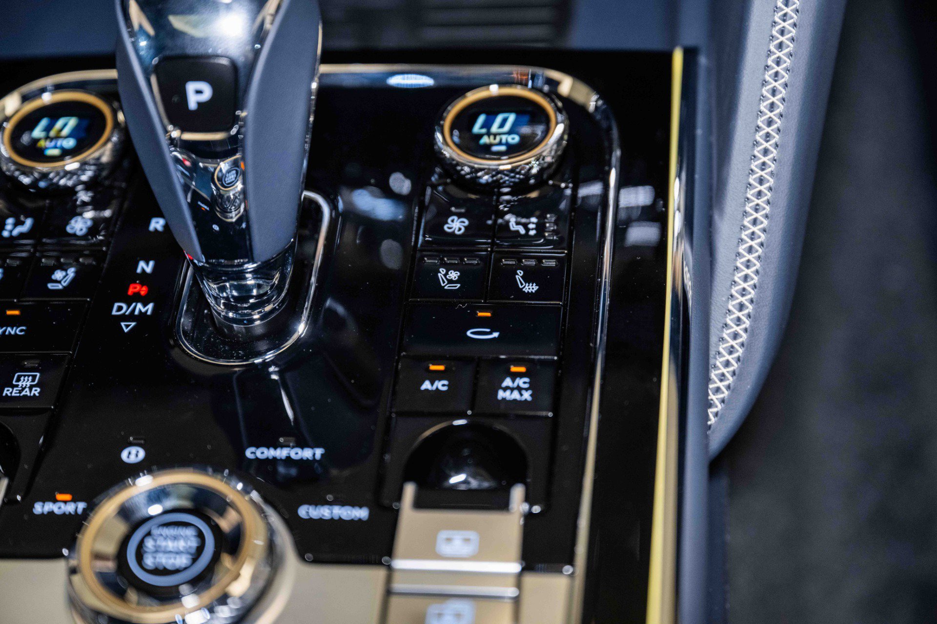 Used 2024 Bentley Flying Spur V8 image 44