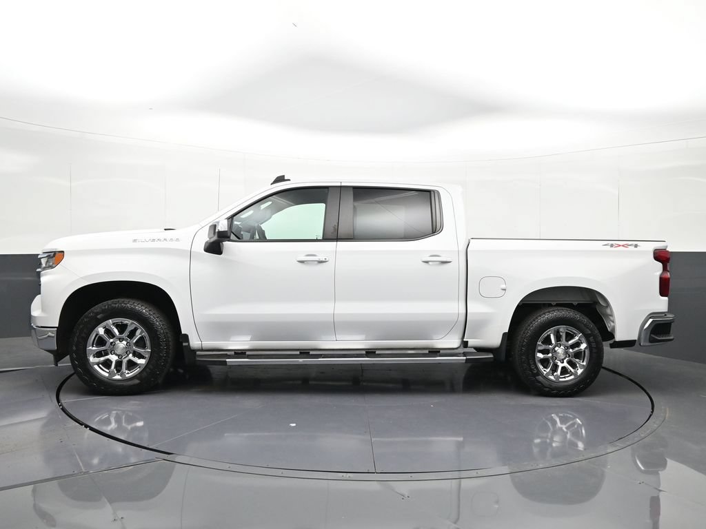 Used 2022 Chevrolet Silverado 1500 LT AWD/4WD image 2