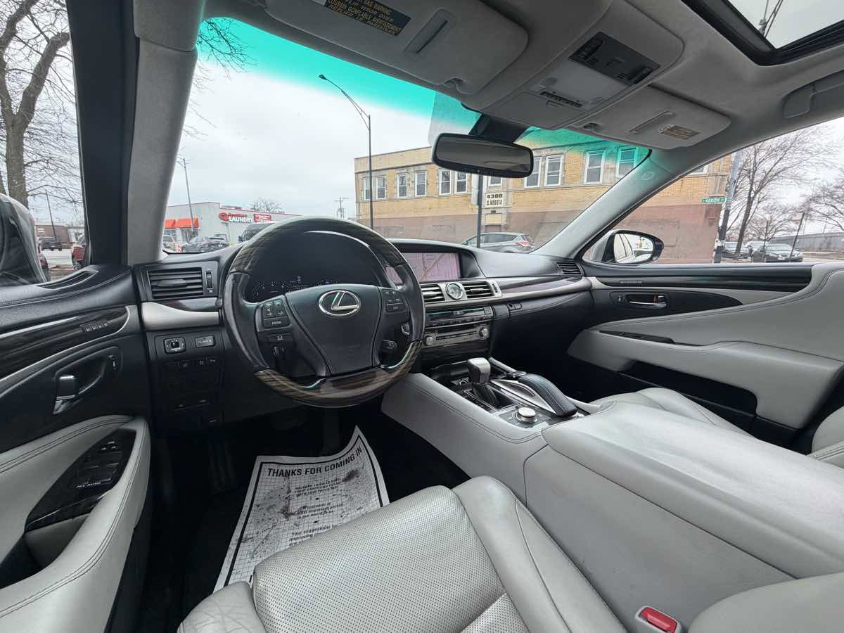 Used 2016 Lexus LS 460 AWD image 16