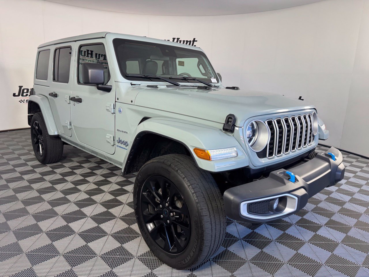 Used 2024 Jeep Wrangler Unlimited Sahara w/ Safety Group AWD/4WD image 5