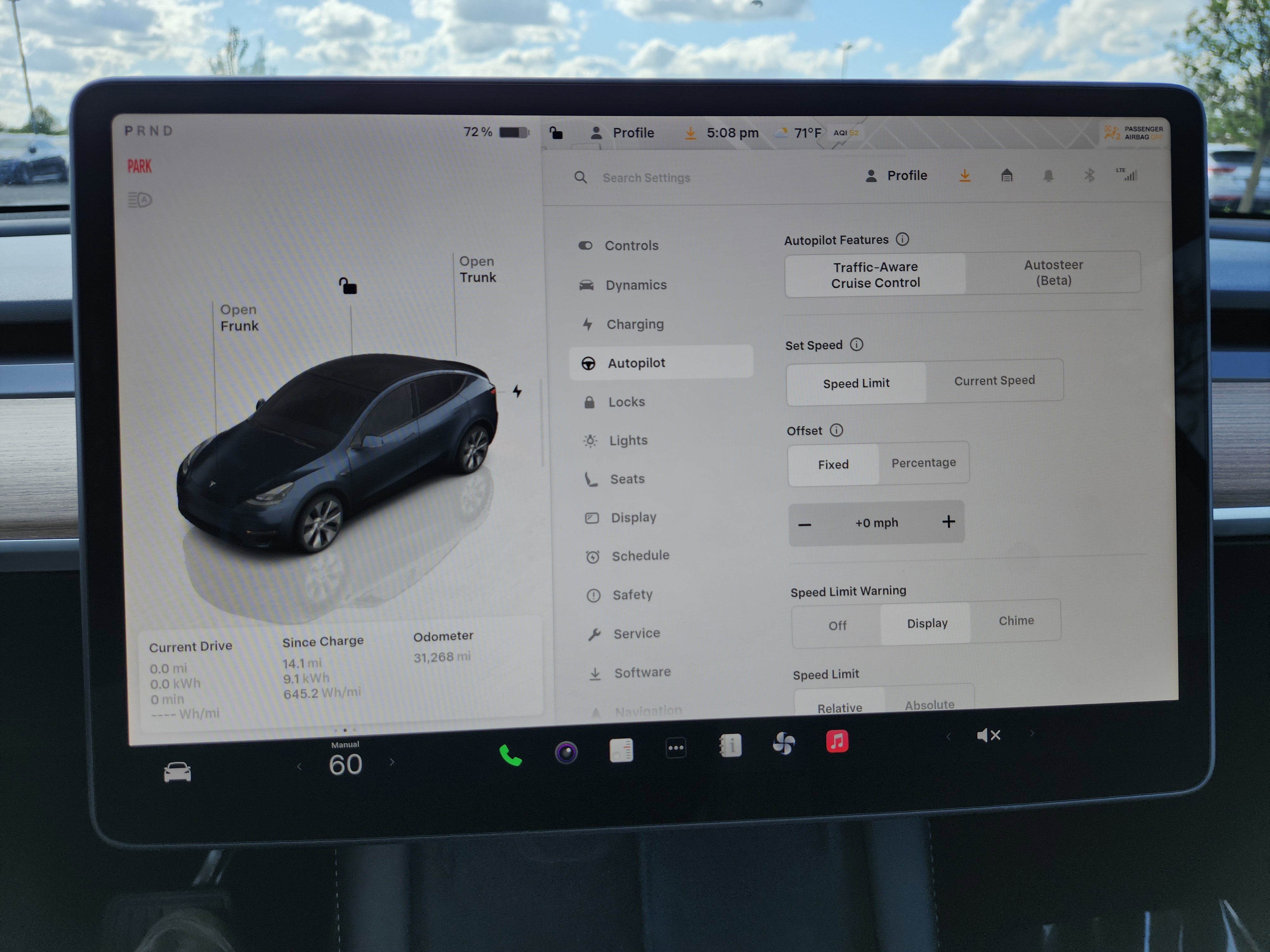 Used 2024 Tesla Model Y Long Range AWD/4WD image 31