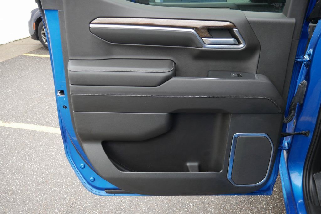 Used 2022 Chevrolet Silverado 1500 LT w/ Z71 Off-Road Package image 29