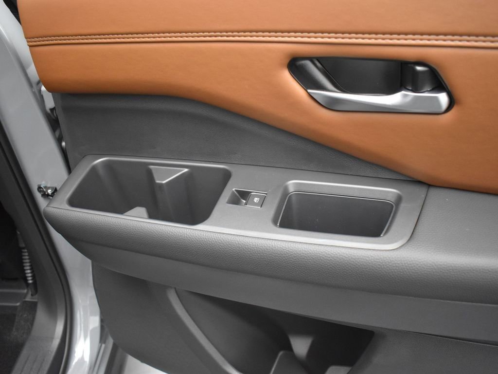 New 2025 Nissan Pathfinder Platinum w/ Cargo Package image 20