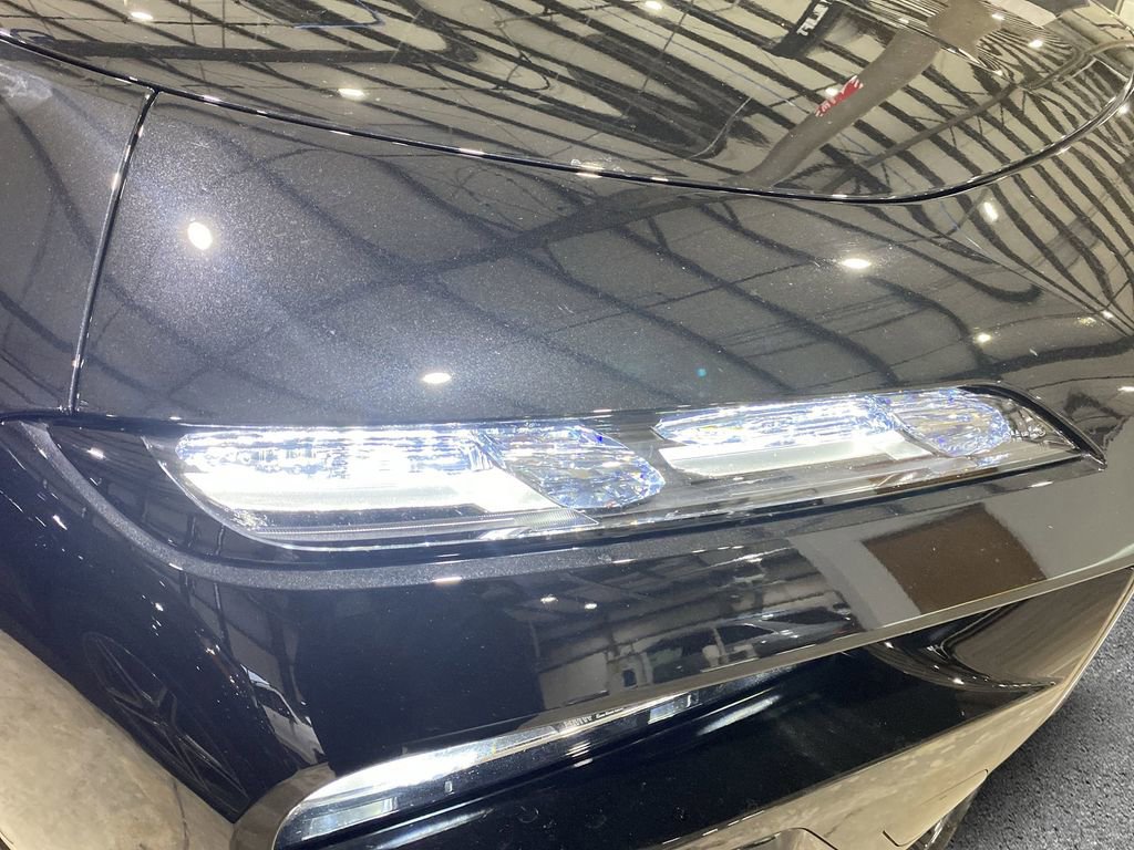 Used 2024 BMW 740i xDrive w/ Executive Package image 18