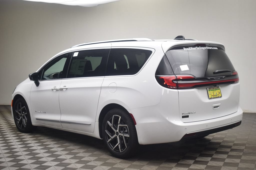 New 2027 Chrysler Pacifica Pinnacle FWD image 13