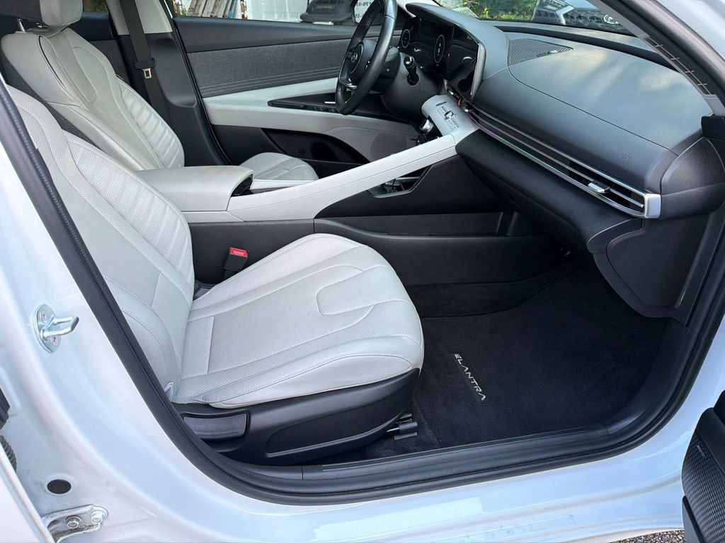 Used 2023 Hyundai Elantra Limited FWD image 13