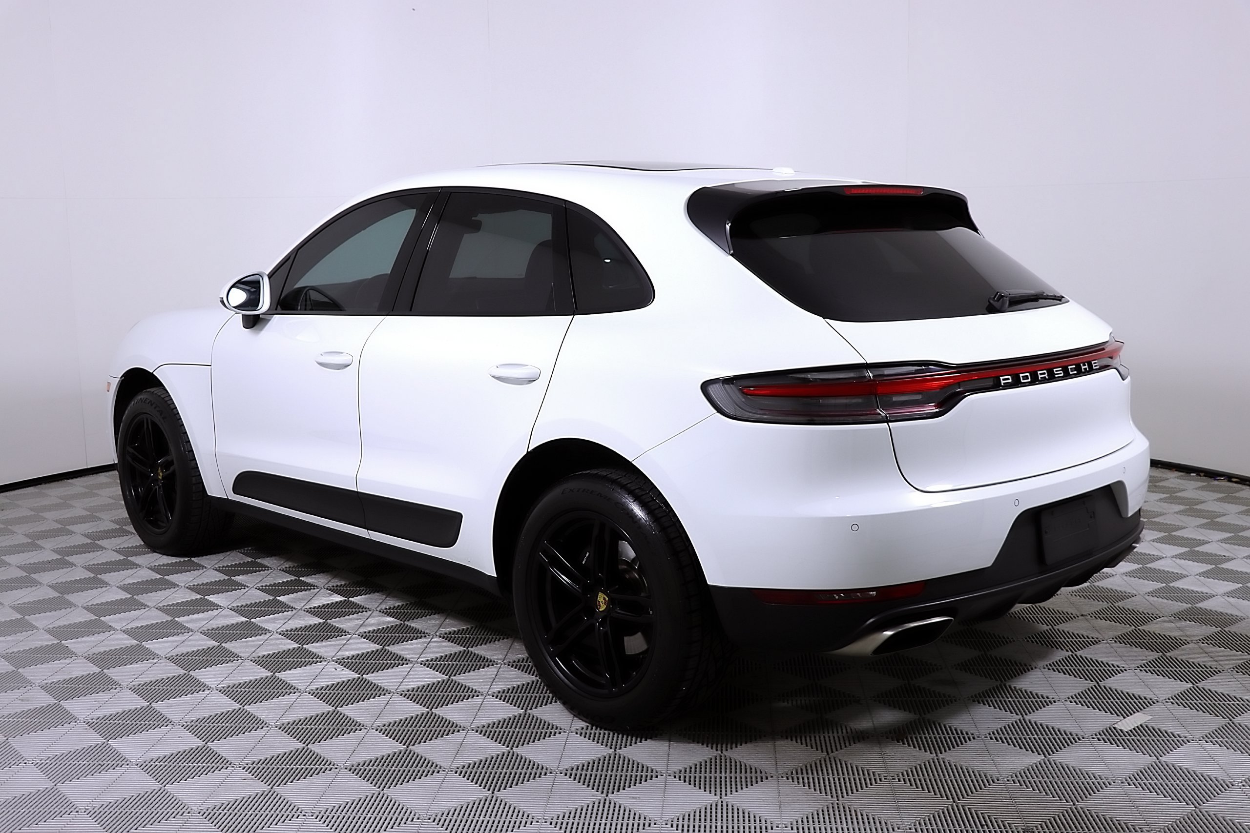 Used 2021 Porsche Macan AWD/4WD image 9