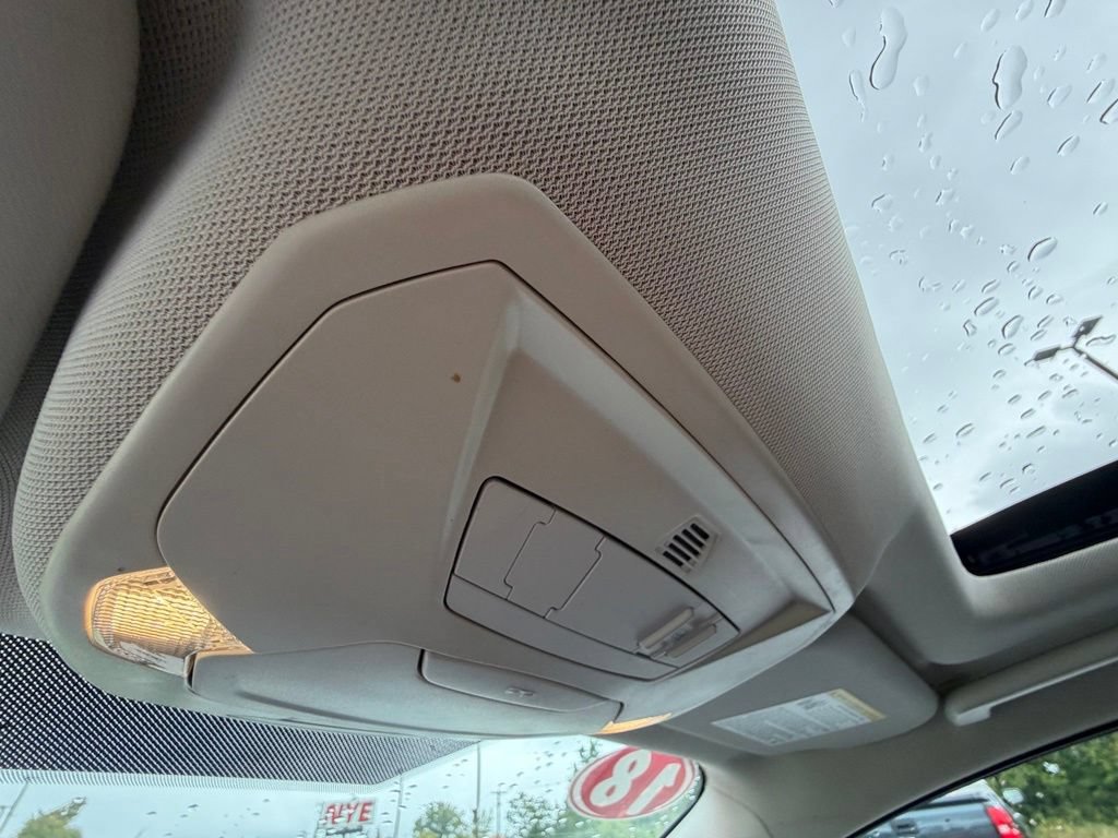 Used 2018 Ford Focus SEL w/ Cold Weather Package FWD image 17