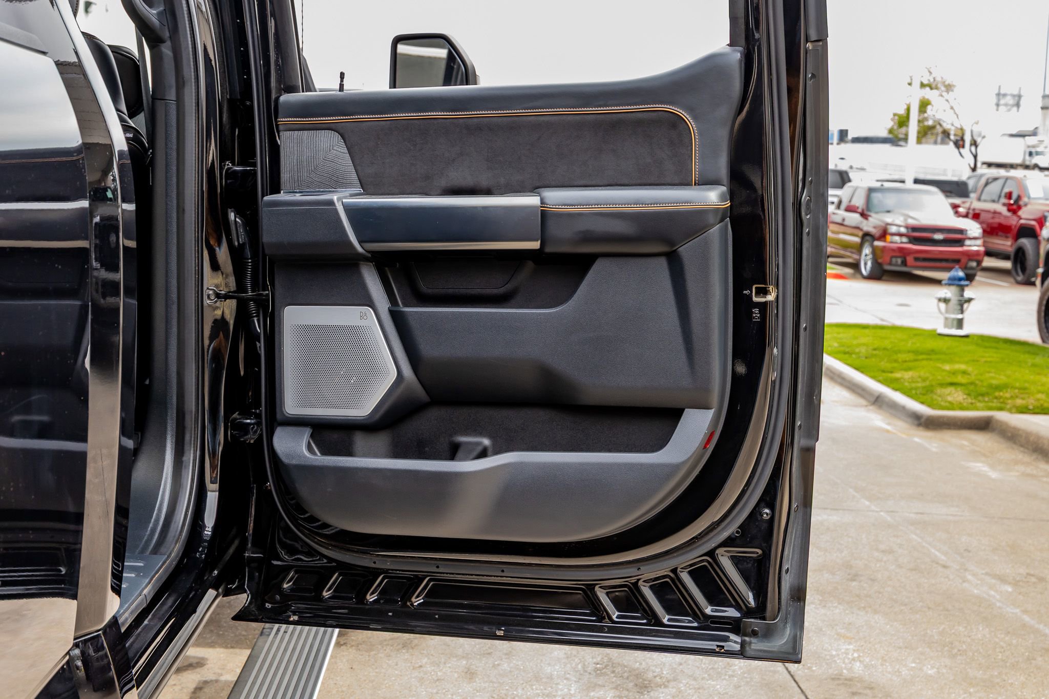 Used 2023 Ford F450 Platinum w/ FX4 Off-Road Package image 34