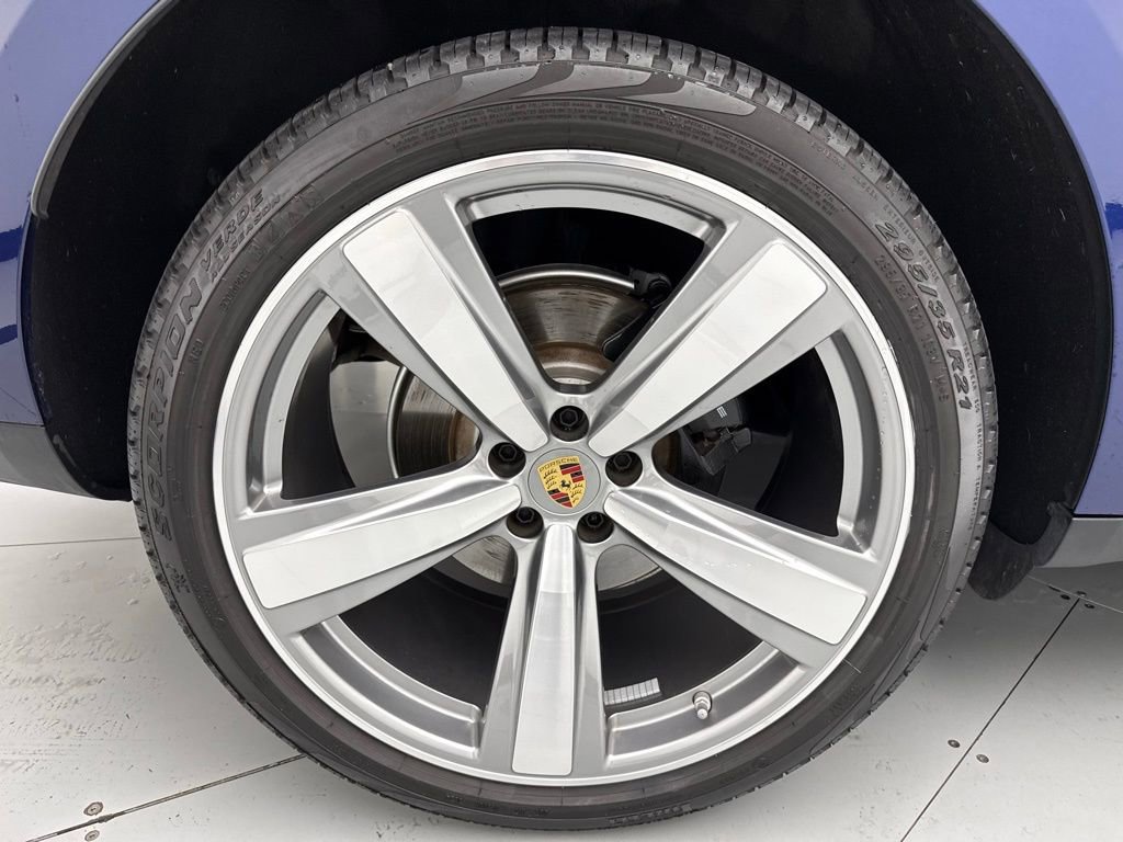 Certified 2025 Porsche Macan image 47