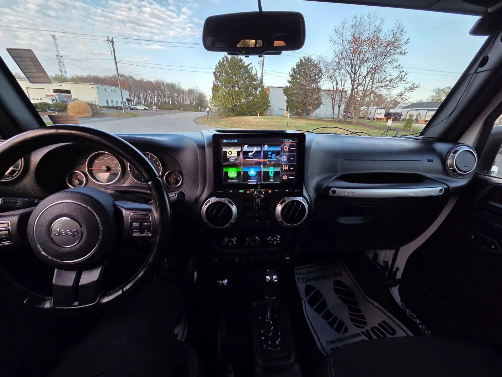 Used 2017 Jeep Wrangler Unlimited Sahara w/ Connectivity Group AWD/4WD image 14