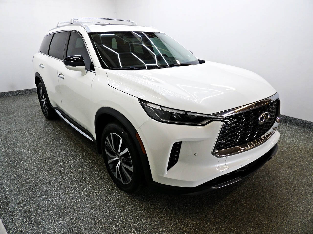 Used 2025 INFINITI QX60 Sensory w/ Vision Package AWD/4WD image 3