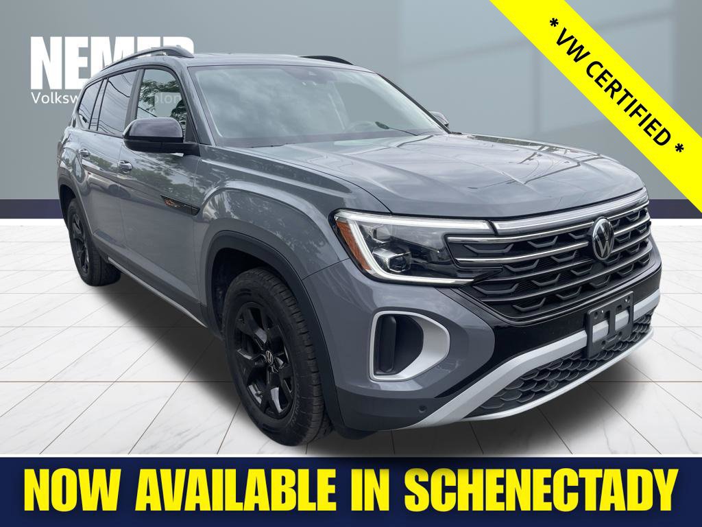 Certified 2025 Volkswagen Atlas Peak Edition SE AWD/4WD image 9