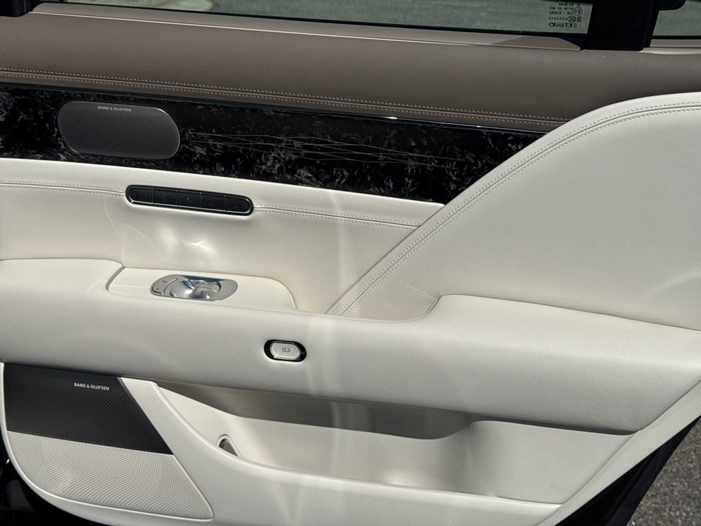 Used 2025 Genesis G90 3.5T image 16