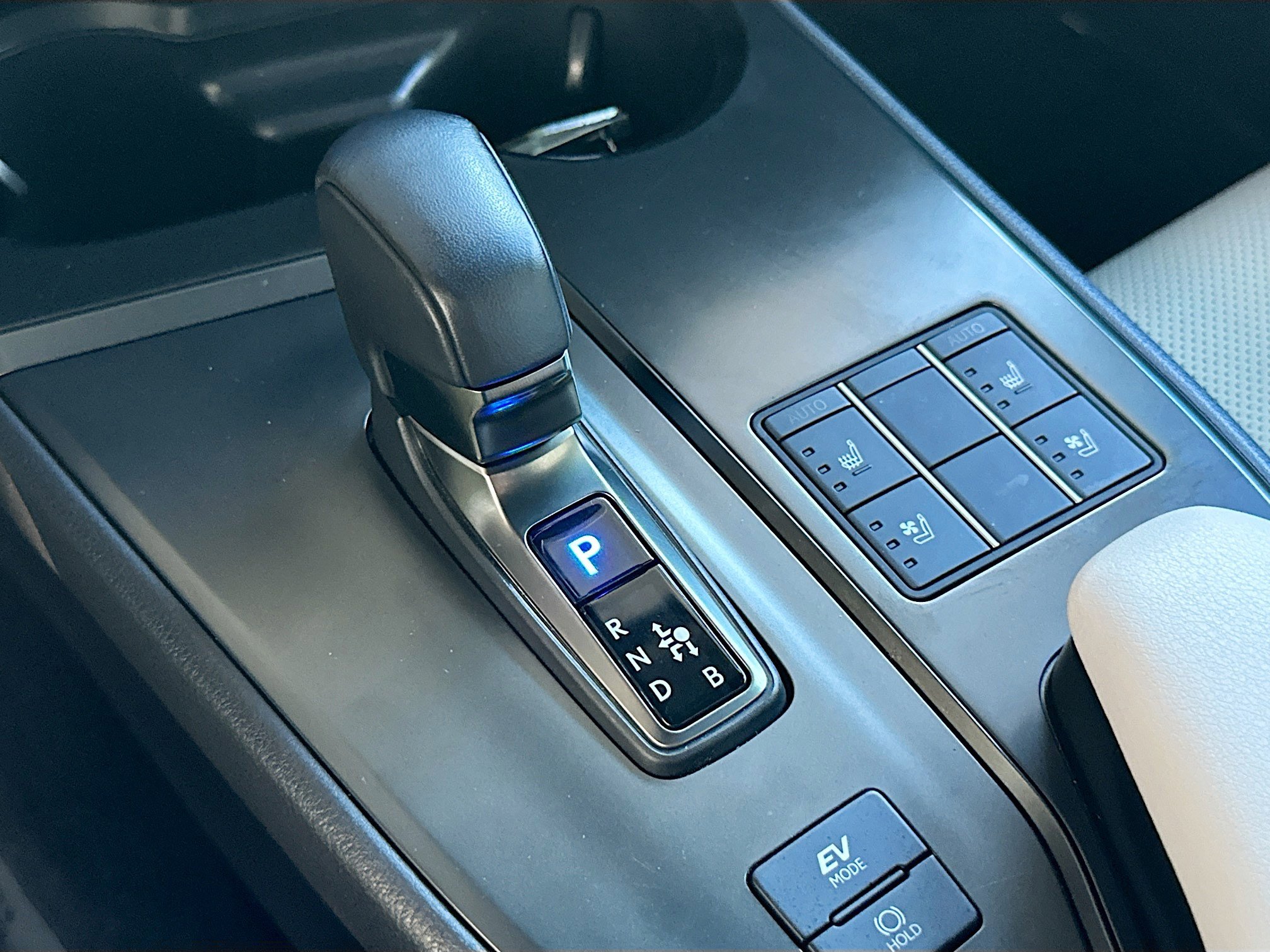 Used 2025 Lexus UX 300h FWD image 16