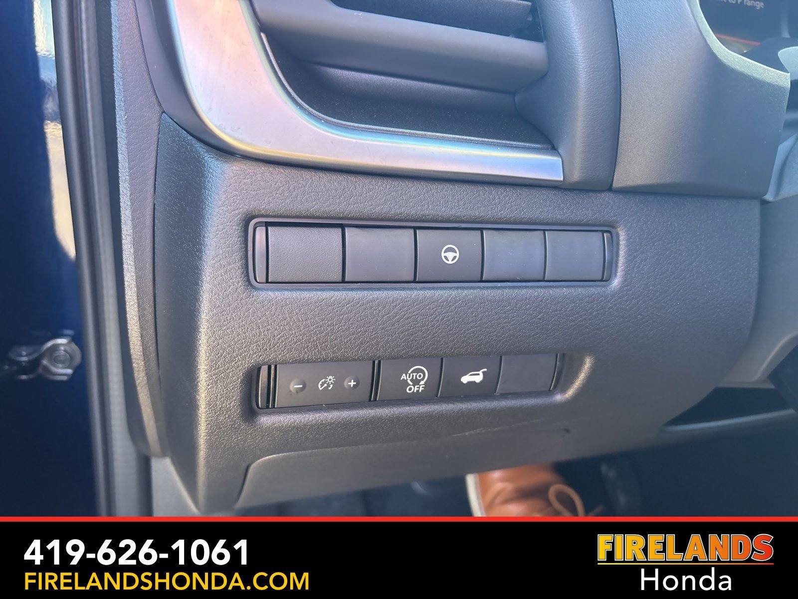 Used 2025 Nissan Rogue SV image 29