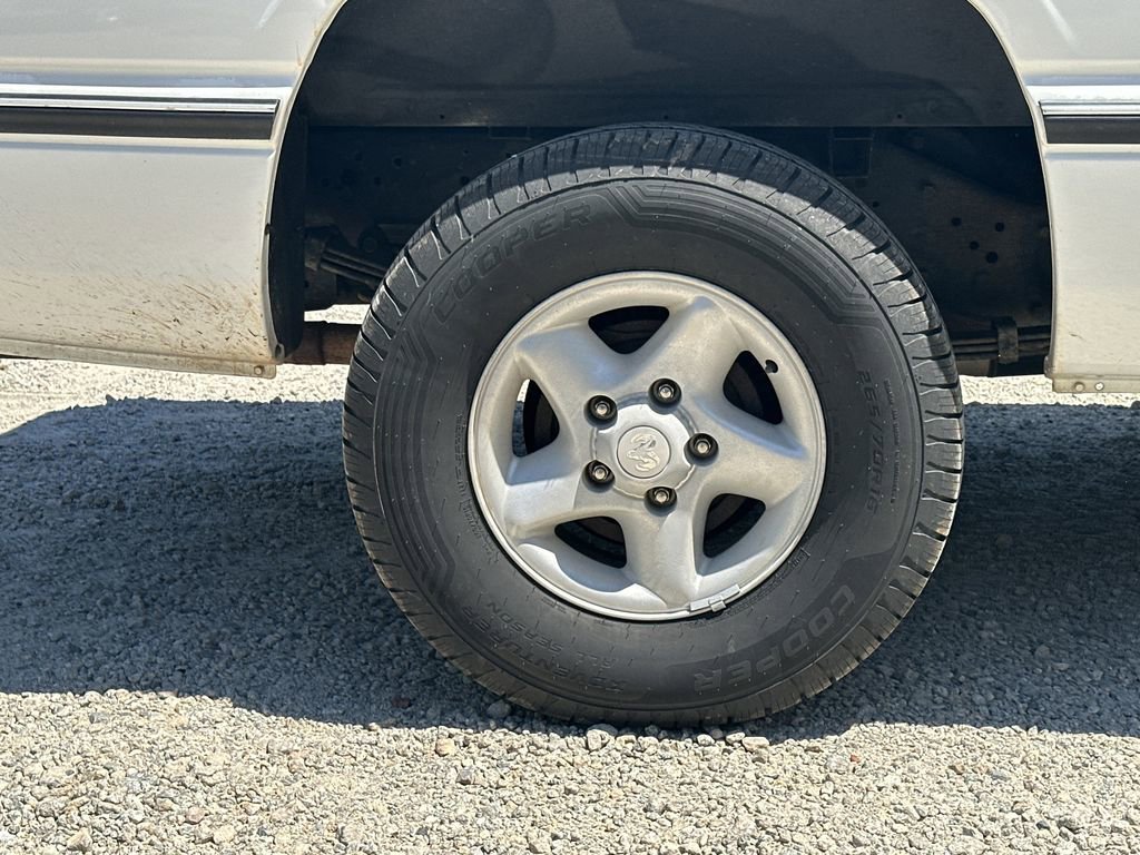 Used 1997 Dodge Ram 1500 Truck 2WD Club Cab image 16