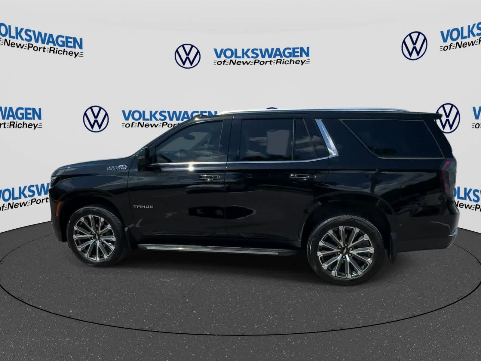Used 2025 Chevrolet Tahoe High Country AWD/4WD image 5