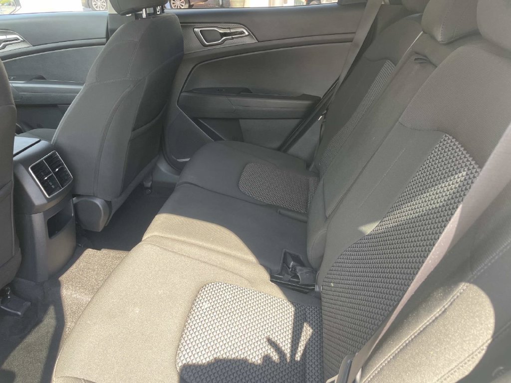 Used 2025 Kia Sportage LX AWD/4WD image 15