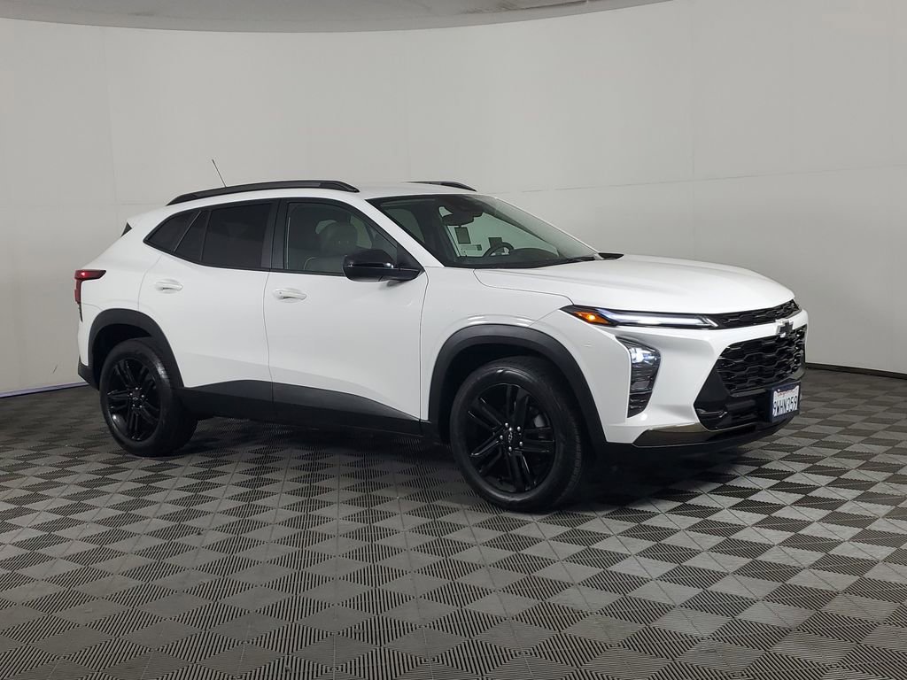 Used 2026 Chevrolet Trax ACTIV image 2