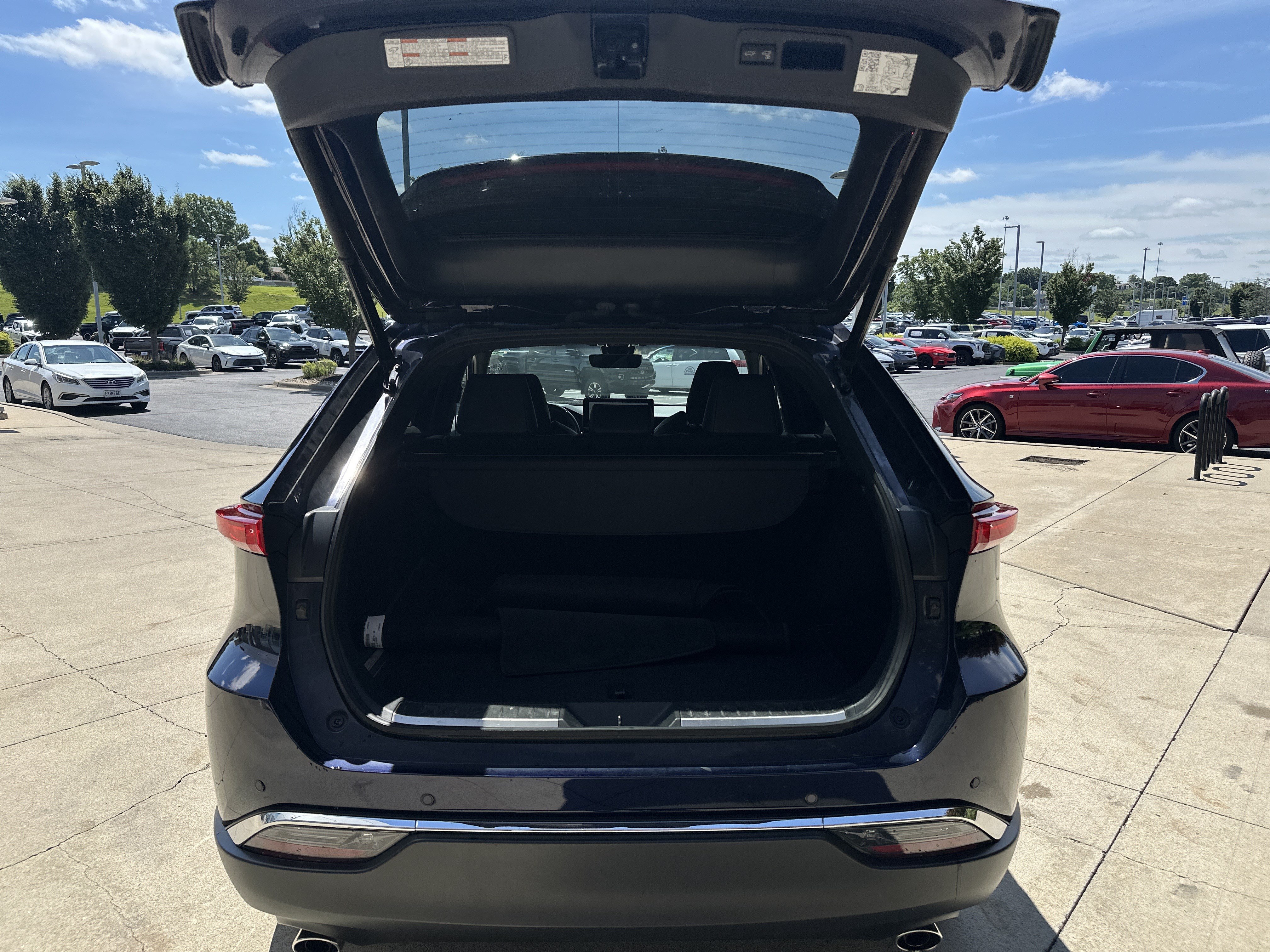 Used 2023 Toyota Venza XLE AWD/4WD image 29