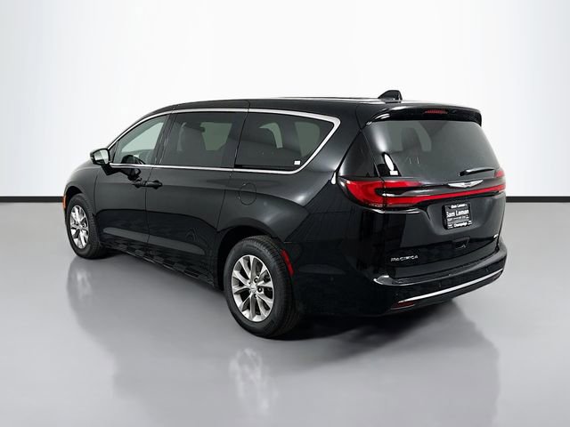Used 2025 Chrysler Pacifica Select image 5