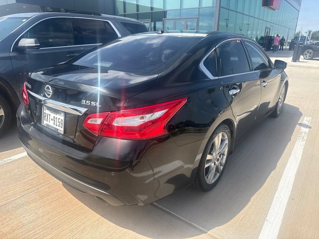 Used 2017 Nissan Altima 3.5 SL FWD image 3