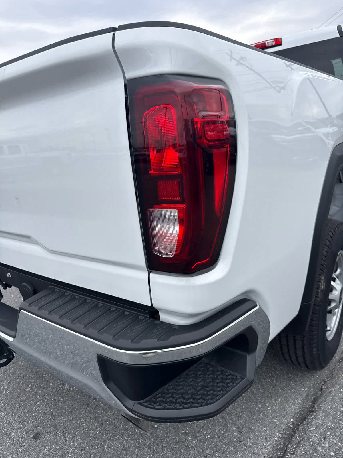 New 2024 GMC Sierra 2500 Pro w/ Convenience Package image 9