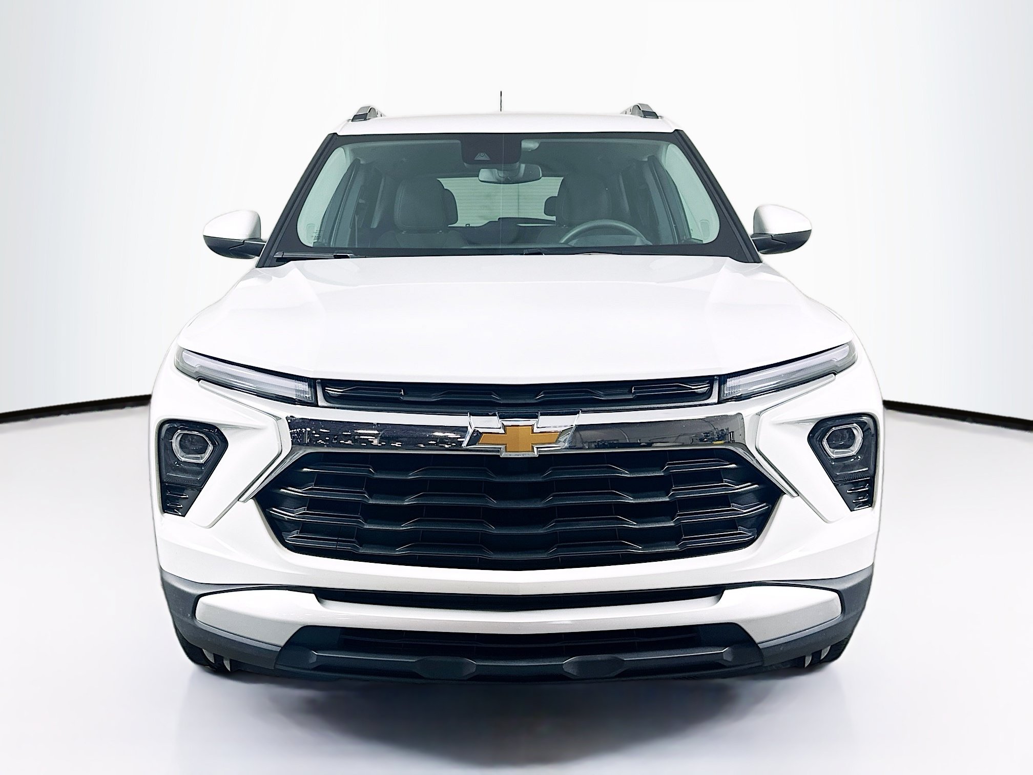 Used 2025 Chevrolet TrailBlazer LT AWD/4WD image 2