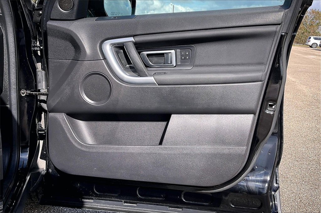 Used 2019 Land Rover Discovery Sport HSE image 29