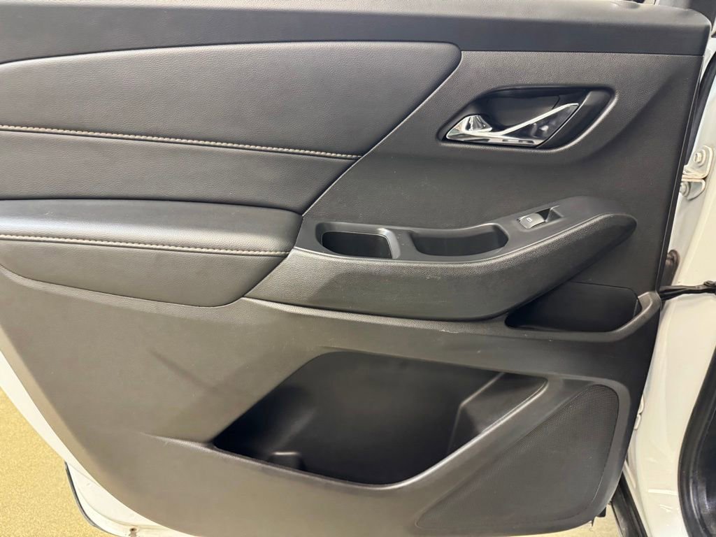 Used 2021 Chevrolet Traverse LT FWD image 16
