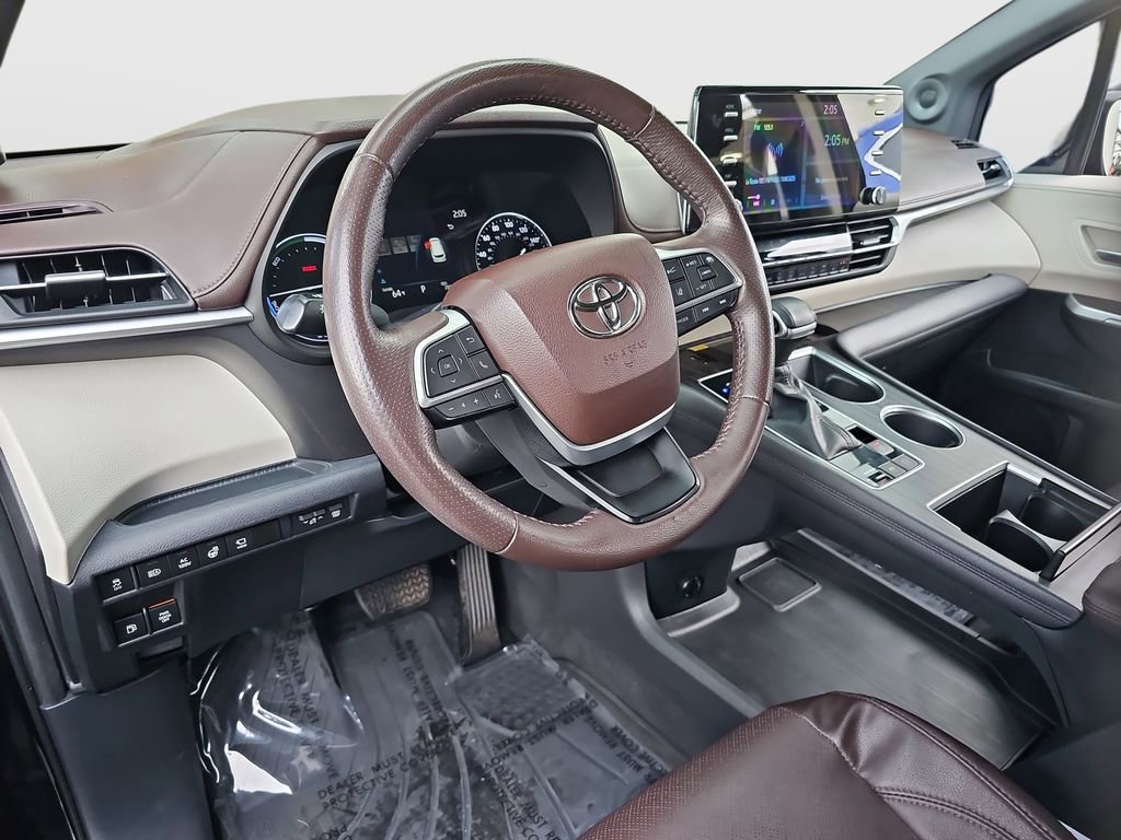 Certified 2022 Toyota Sienna Platinum image 9