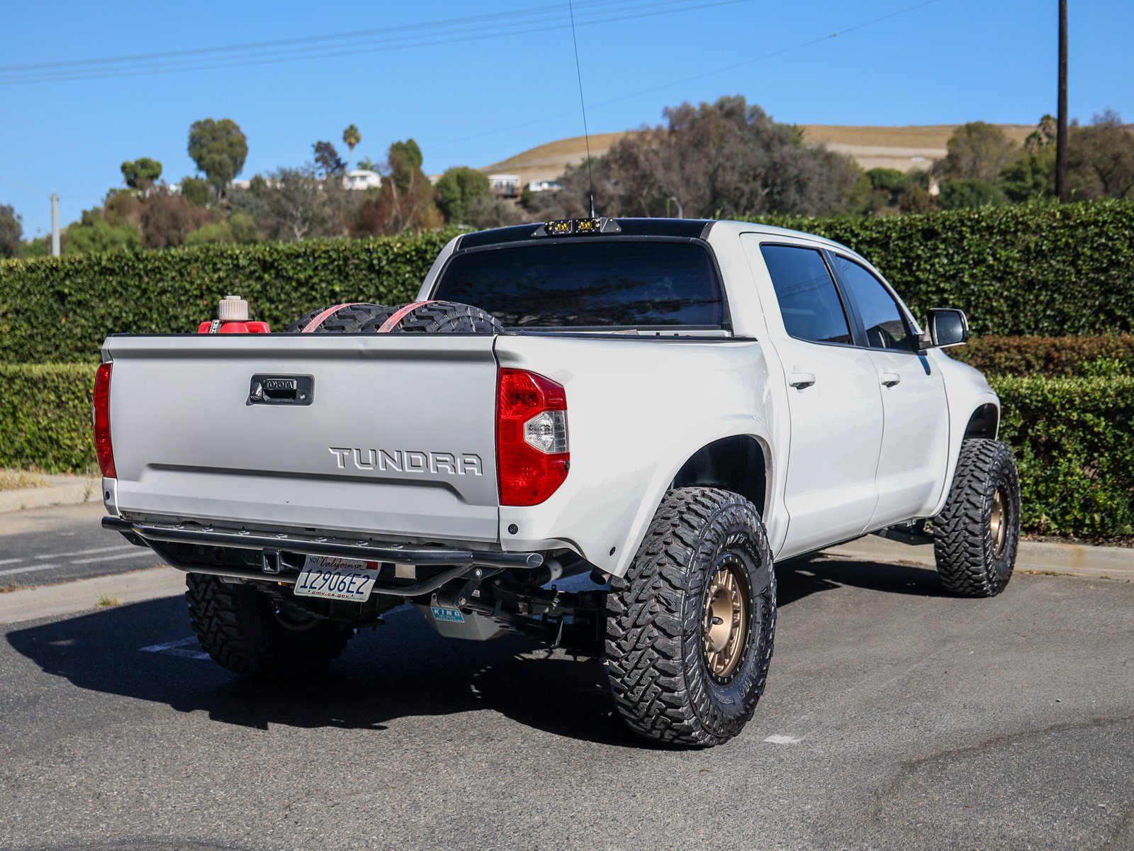 Used 2017 Toyota Tundra Limited w/ Limited Premium Package AWD/4WD image 5