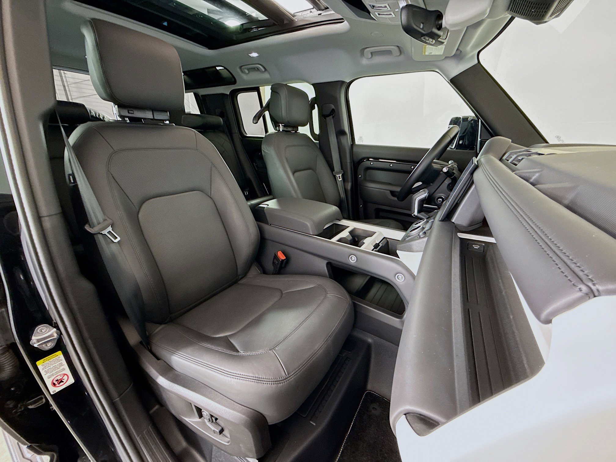 Used 2025 Land Rover Defender 110 X-Dynamic SE image 26