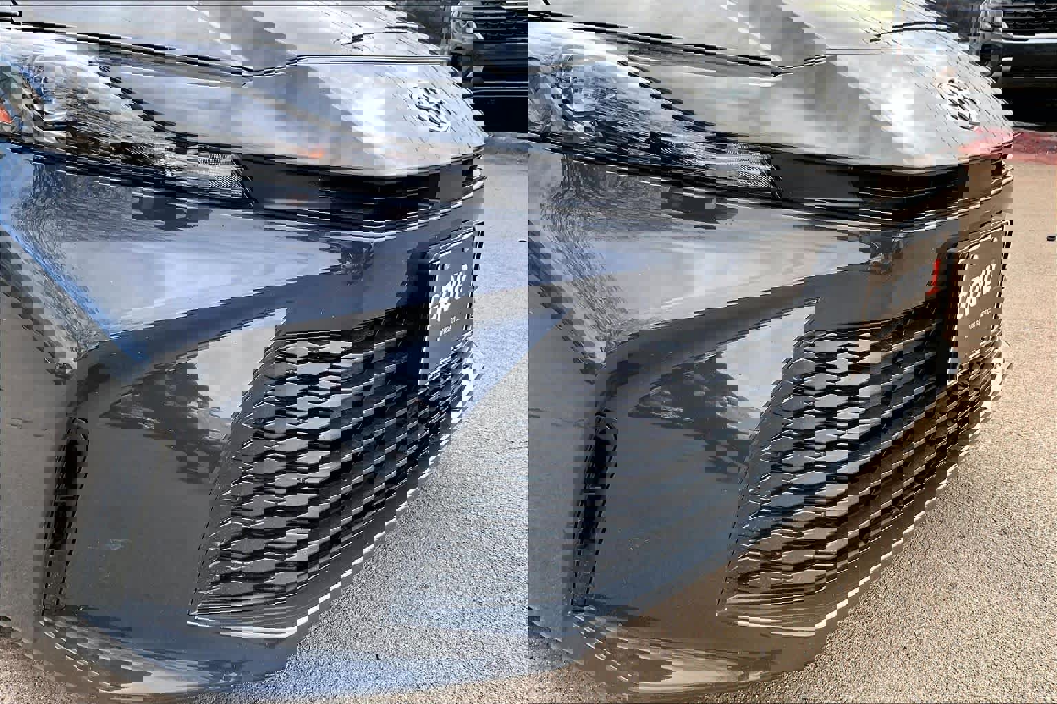 Used 2025 Toyota Camry LE w/ Convenience Package image 28