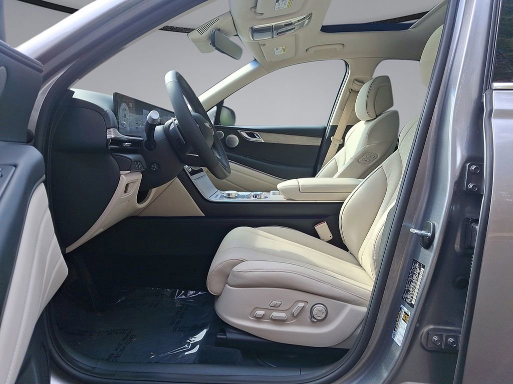 Used 2025 Genesis GV80 3.5T Advanced image 11
