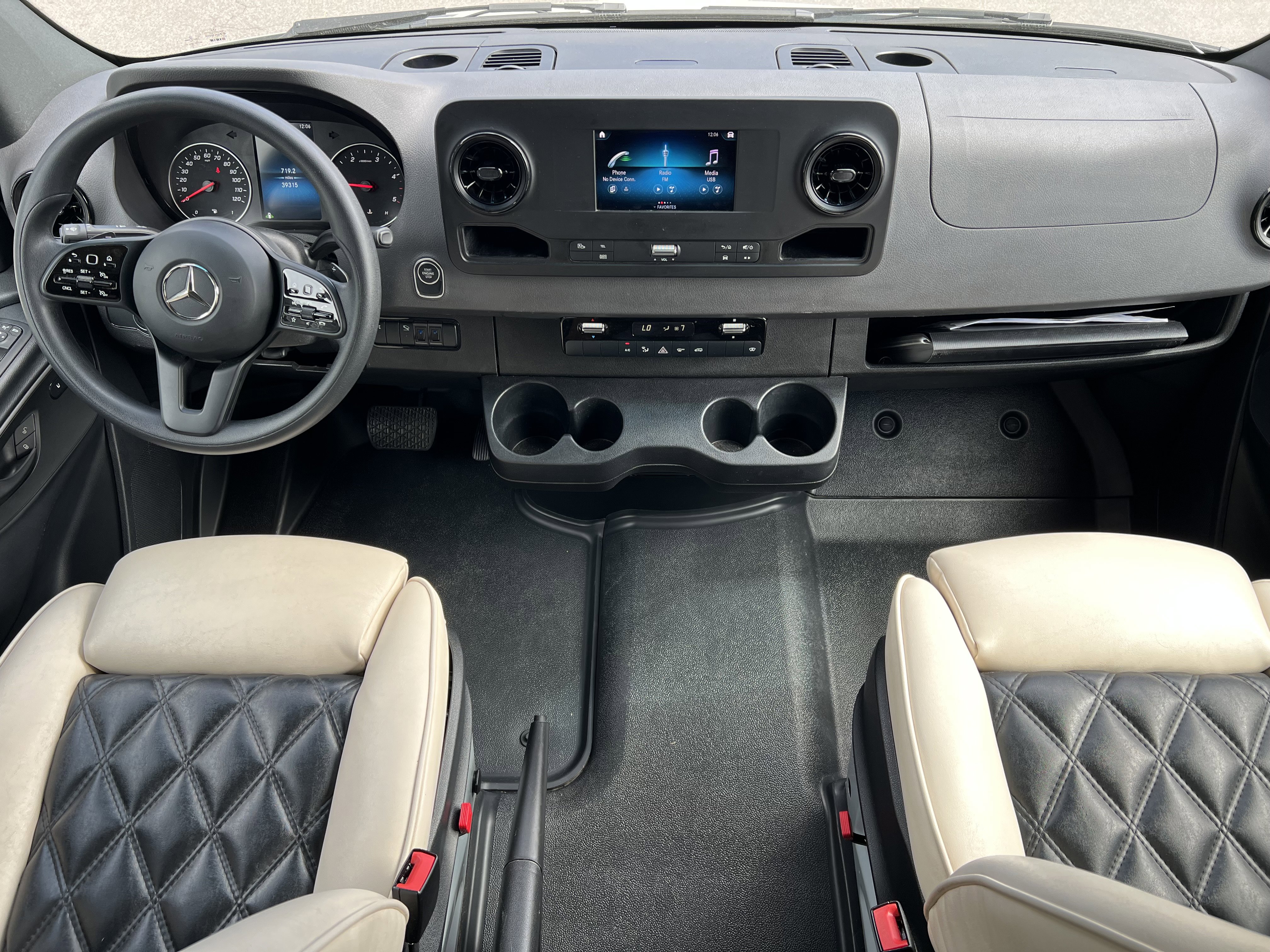 Used 2022 Mercedes-Benz Sprinter 2500 image 28