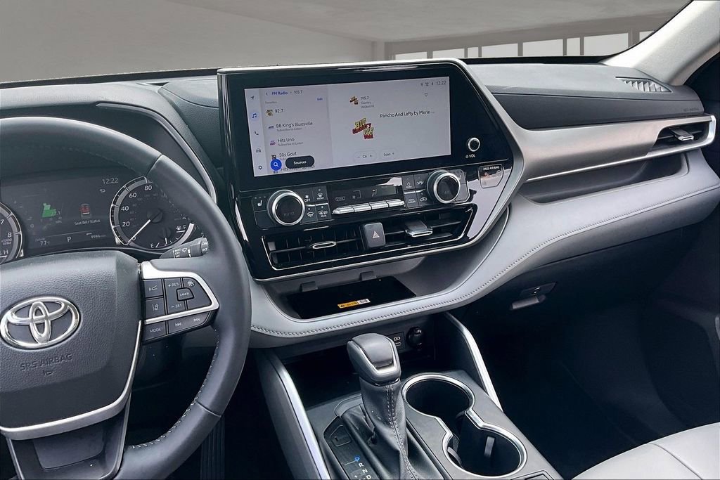 Used 2023 Toyota Highlander XLE image 9