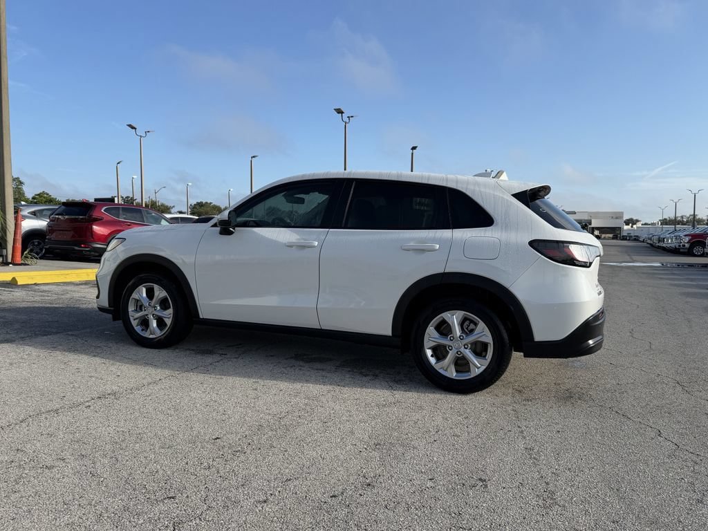 Used 2025 Honda HR-V LX image 7
