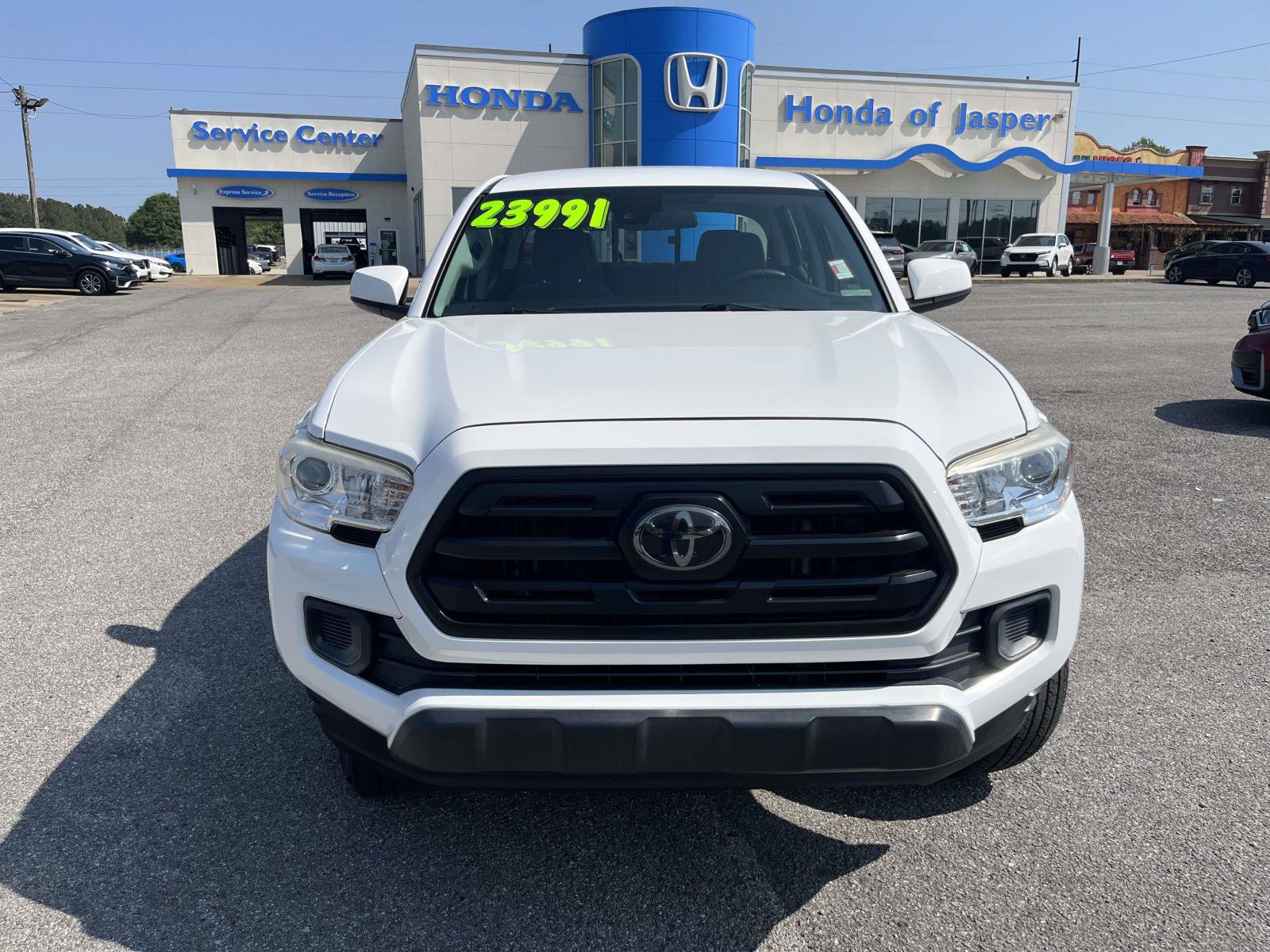 Used 2018 Toyota Tacoma SR w/ SR Convenience Package image 2