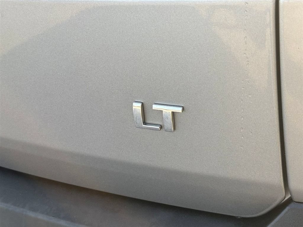 Used 2023 Chevrolet Traverse LT w/ LPO, Cargo Package AWD/4WD image 11