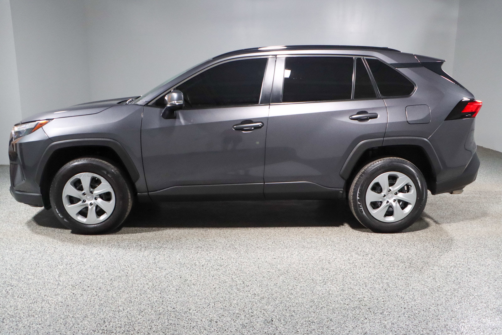 Used 2022 Toyota RAV4 XLE image 10