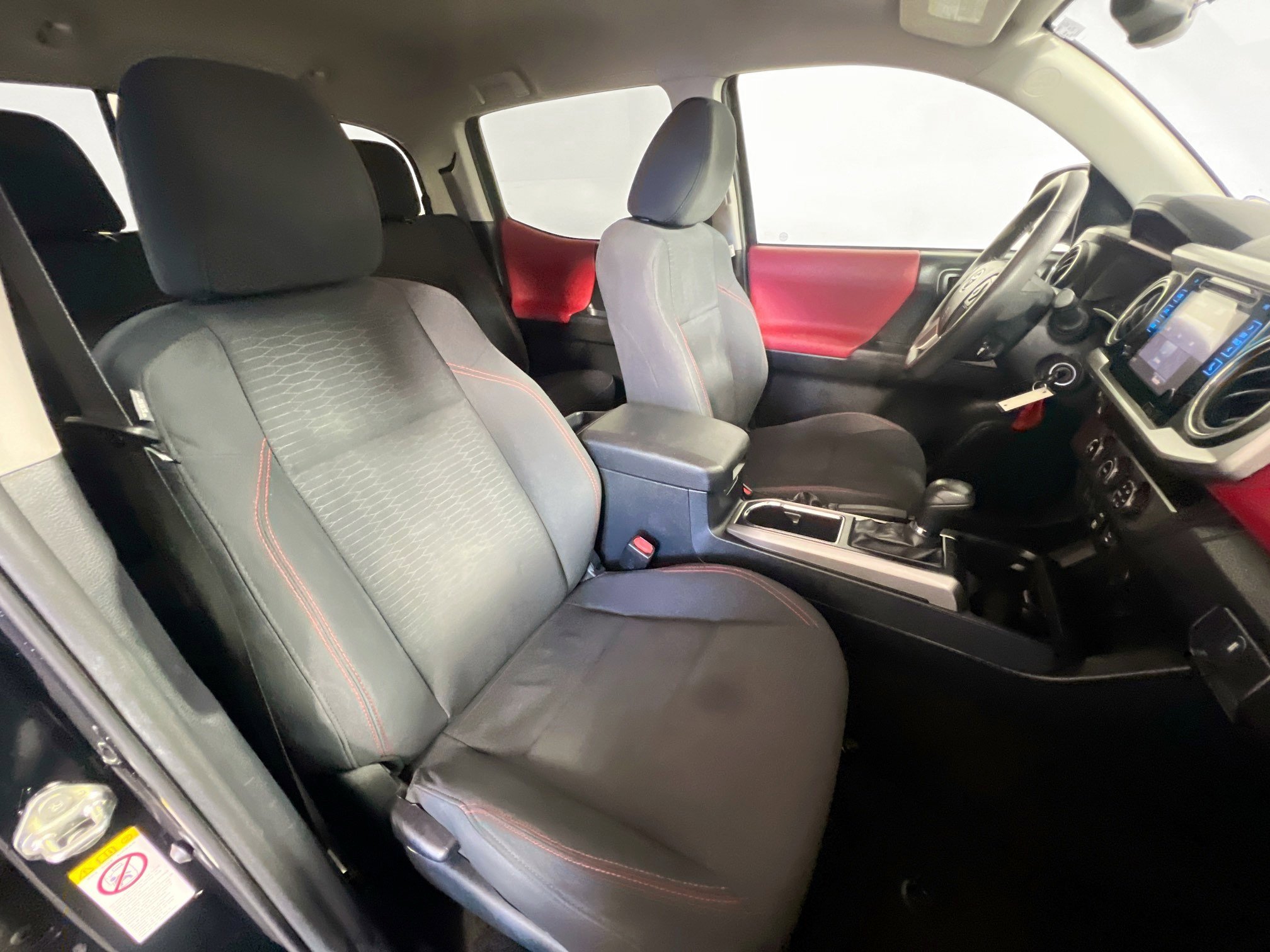 Used 2018 Toyota Tacoma SR5 image 30