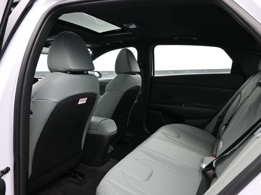 Used 2025 Hyundai Elantra Limited FWD image 28