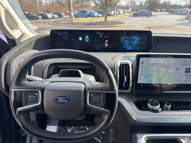 Used 2025 Ford Expedition Platinum image 17
