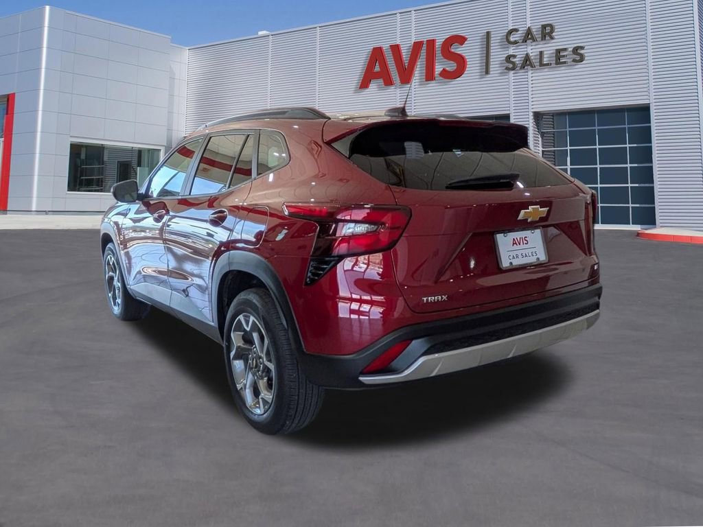 Used 2025 Chevrolet Trax LT w/ LT Convenience Package image 9