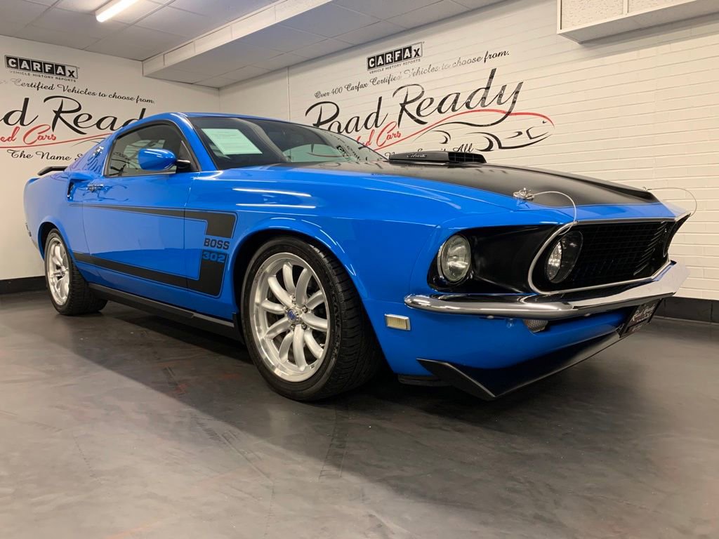 Used 2010 Ford Mustang GT image 2