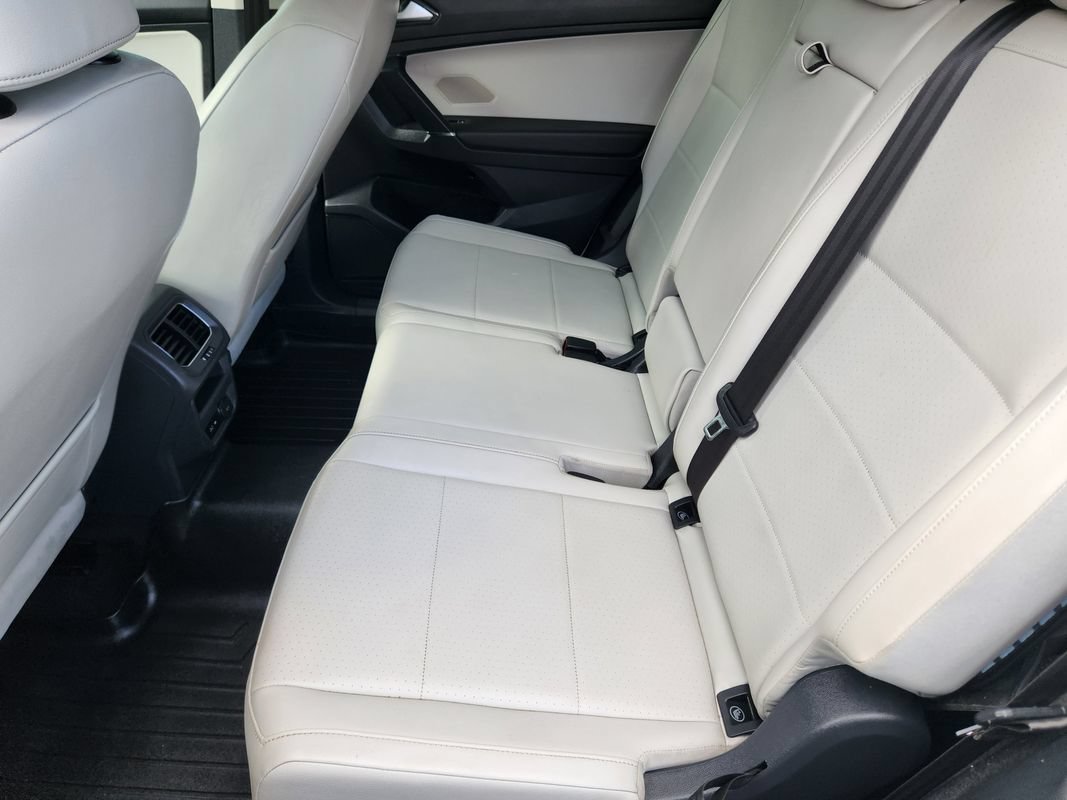 Used 2018 Volkswagen Tiguan SE AWD/4WD image 32